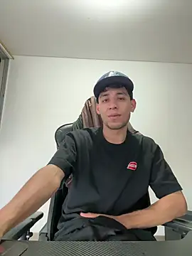 bully_boss Adlı Modelin Canlı XXX Sohbeti