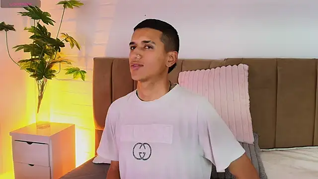 XXX chat uživo modela Alan_Colthon