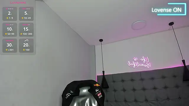scarletcherry18 Adlı Modelin Canlı XXX Sohbeti