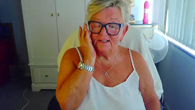 BridgetBlueEyes' Live XXX Chat