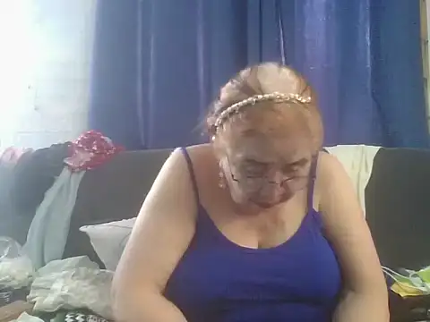 צ'אט XXX בשידור חי של xloverboobsx