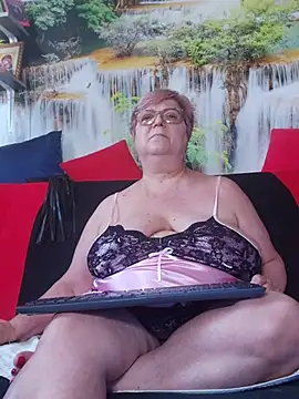 QueenPammy1 Adlı Modelin Canlı XXX Sohbeti