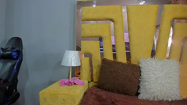 AlahiaEvanz Chat XXX in diretta