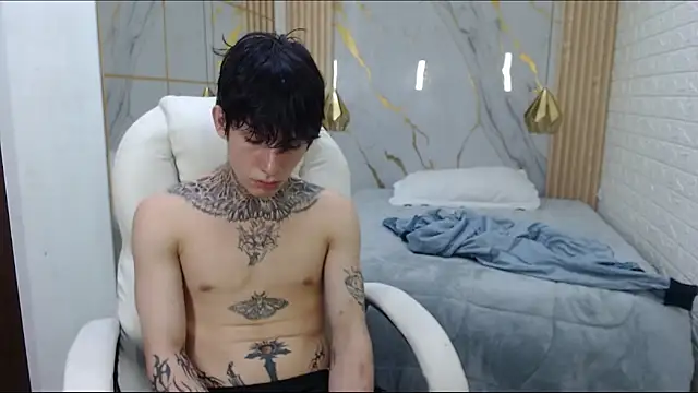 Cry_thereal élő XXX-chatje