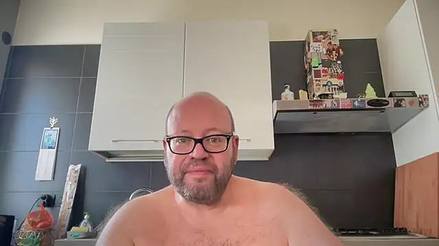 theitalianbear Adlı Modelin Canlı XXX Sohbeti