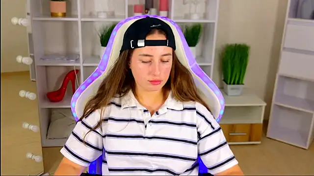NadinnL élő XXX-chatje