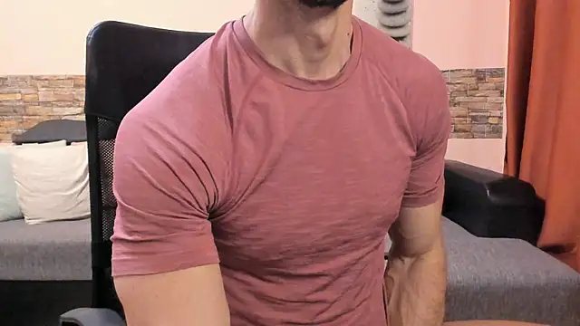 HotHunkTrainer: διαδικτυακό σόου στην κάμερα