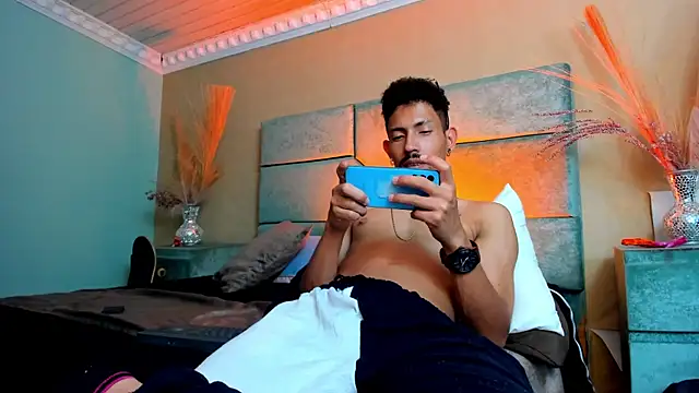 NoaahTylor live XXX chat