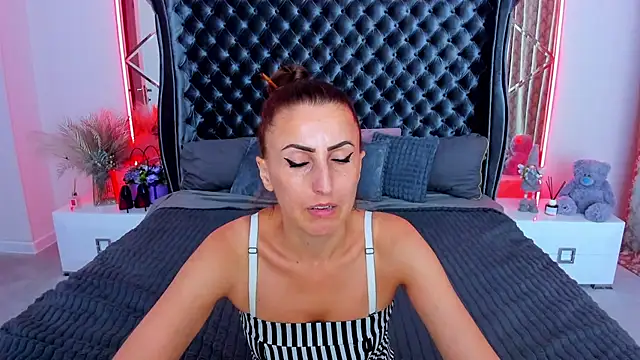 دردشة Rebecca_Diamond الجنسية المباشرة