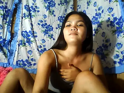 PinaySkinnyJust18 live XXX chat