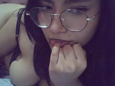 Thania-'s Live XXX Chat