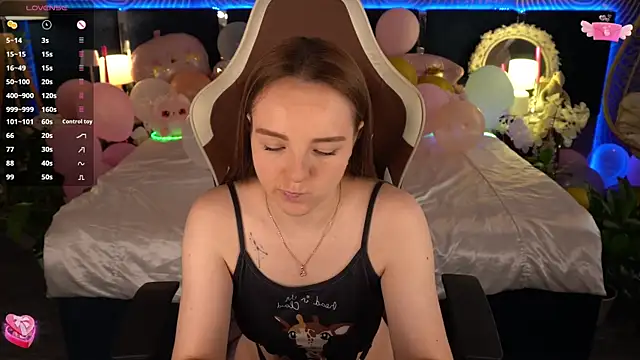 Živý XXX chat FoxyShy