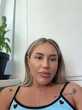 Chat +18 de BarbieDoll13 ao vivo