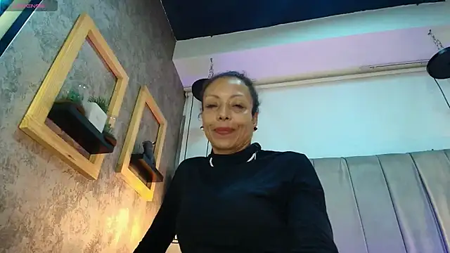 צ'אט XXX בשידור חי של brendaliive