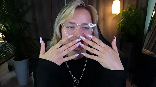 צ'אט XXX בשידור חי של NoraMoreau