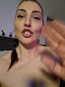 AryaSummersReal Chat XXX in diretta