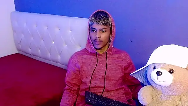 Angel_foxc13 élő XXX-chatje