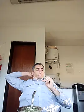 Alejandro83bsf Chat XXX in diretta
