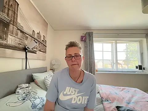 Curvy-Jinxn Live XXX chat