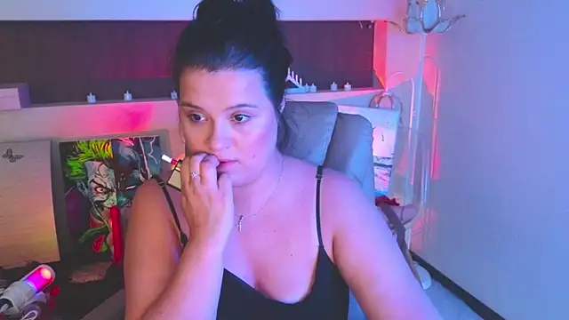 Chat +18 de Malika_uAngel ao vivo