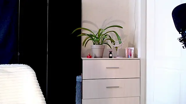 XXX chat uživo modela CherryBeri