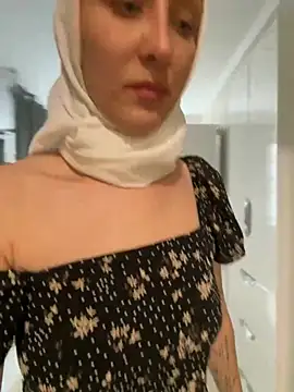 FlexibleDoll_ Adlı Modelin Canlı XXX Sohbeti