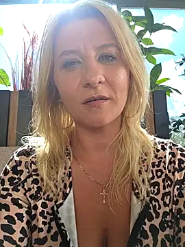 KaylinJan live XXX chat