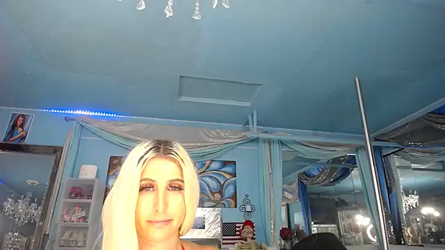 צ'אט XXX בשידור חי של ADRIANNA_FOX