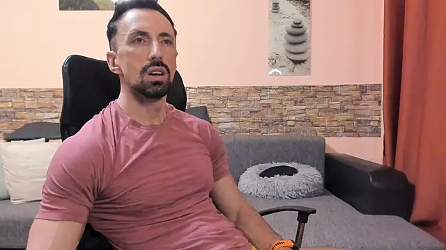 HotHunkTrainer's Live XXX Chat
