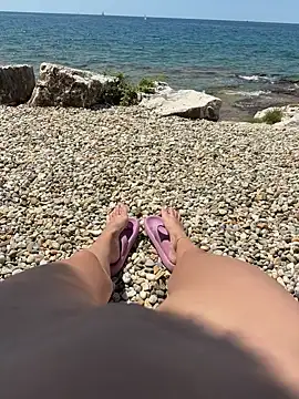 ChiaraLewis' Live XXX Chat