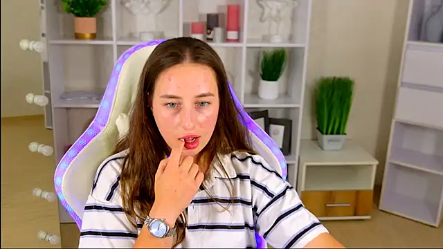 Chat +18 de NadinnL ao vivo
