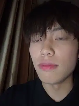 Ethan7063 即時 XXX 聊天
