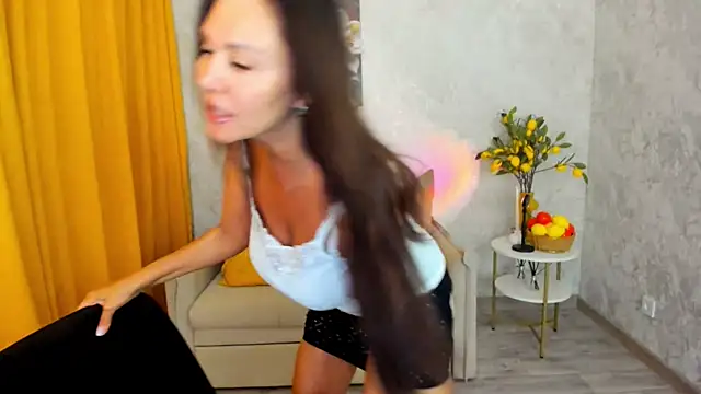 MilaUrban's Live XXX Chat
