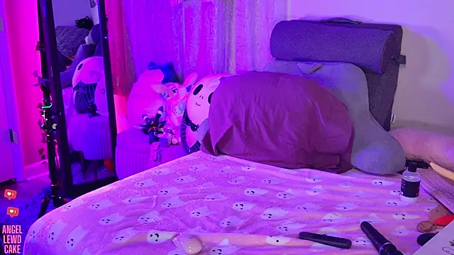 Angel-Lewd-Cake Chat XXX in diretta