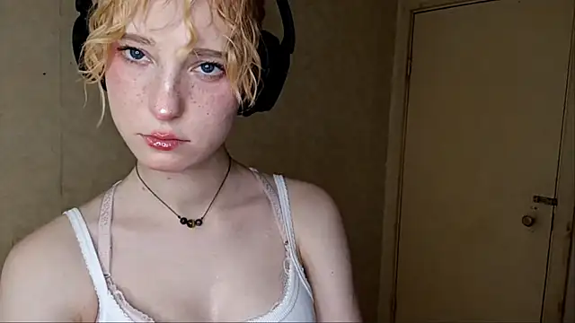 CuteLittleAngel's Live XXX Chat