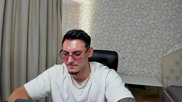 ClintMasters élő XXX-chatje