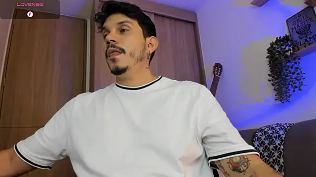 alejandro_stark Adlı Modelin Canlı XXX Sohbeti