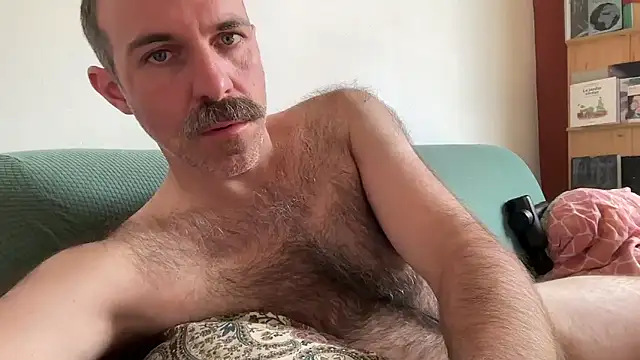 Brianjonest Adlı Modelin Canlı XXX Sohbeti