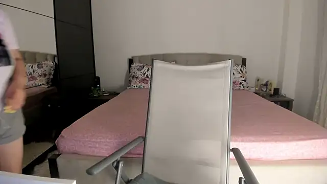 LoraCougar 即時 XXX 聊天