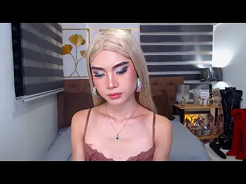 XXX chat uživo modela JuicyCockThea