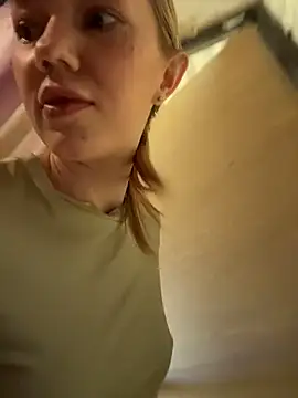 MilaMoone Adlı Modelin Canlı XXX Sohbeti