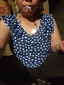 tuyet-nhi Adlı Modelin Canlı XXX Sohbeti