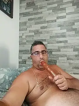 ADRIAN_ADI40 即時 XXX 聊天