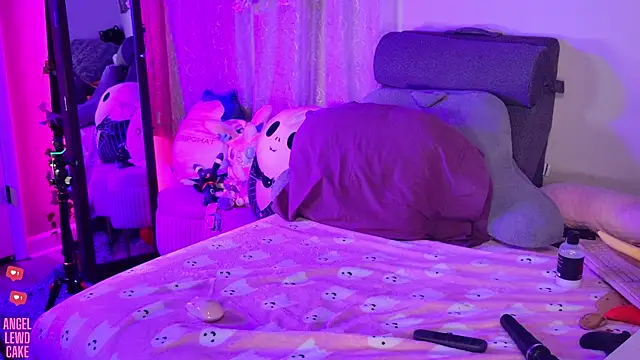 Czat XXX na żywo – Angel-Lewd-Cake