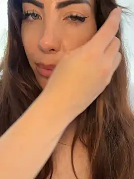 Eyline Adlı Modelin Canlı XXX Sohbeti