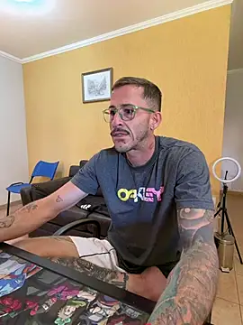 צ'אט XXX בשידור חי של MeladoDiMel
