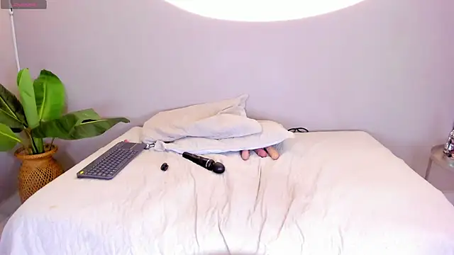 ainaah_'s Live XXX Chat