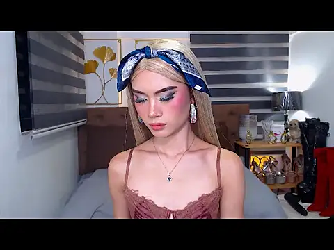 JuicyCockThea Chat XXX in diretta