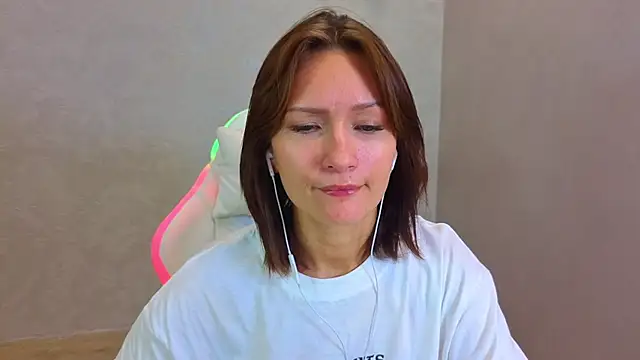 Emmiennova 라이브 XXX 채팅