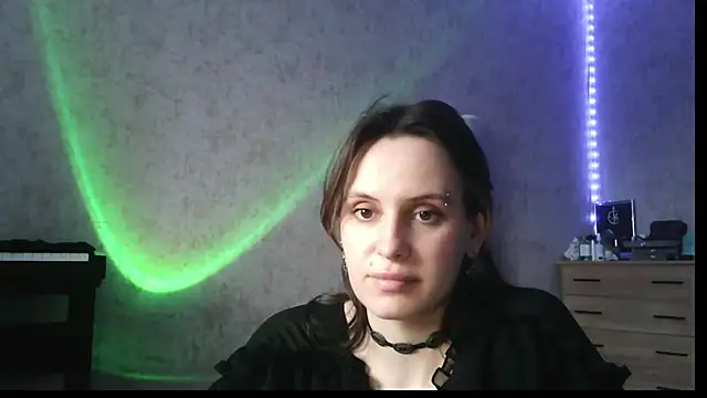 shy_Miracle Adlı Modelin Canlı XXX Sohbeti